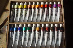Set of 24 acrylic colors 45ml., wooden box
